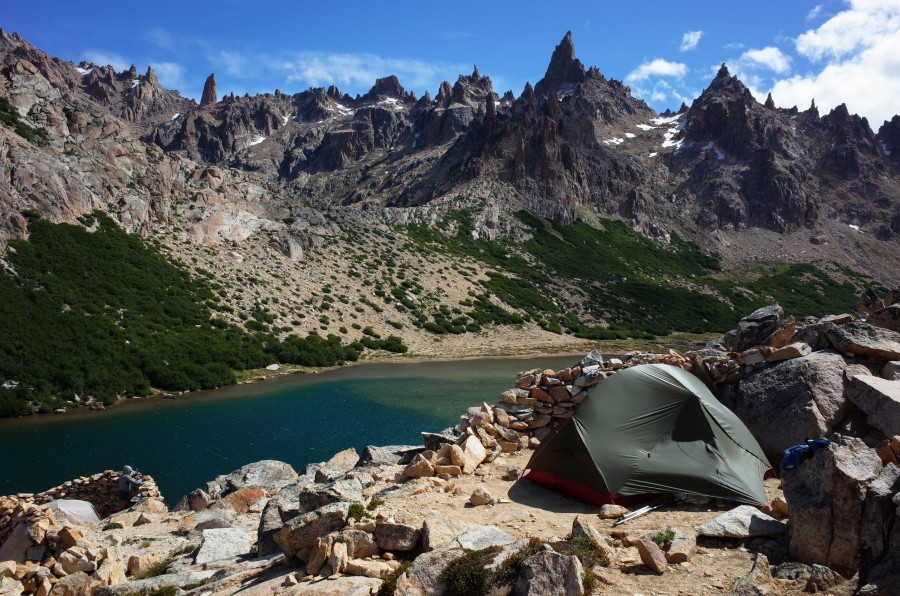 Quelles sont les caractéristiques uniques du Lac d'Allos ?