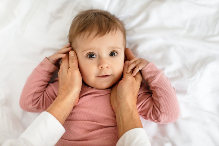 Quels sont les traitements disponibles pour l'oreille décollée chez les bébés ?